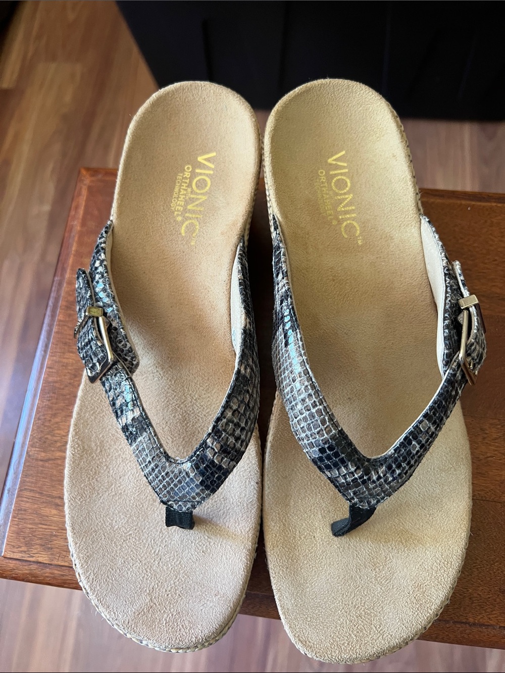 Vionic Black and Cream Snake-Print Thong Sandals